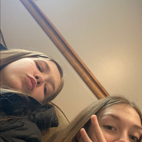 Profile Picture of Emily Fechter (@emilyfechter) on Poshmark