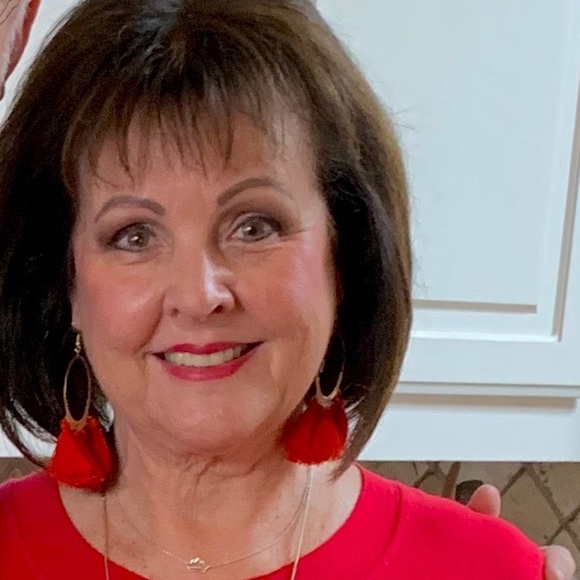 Profile Picture of Sue Cooksey (@sdcclan2) on Poshmark