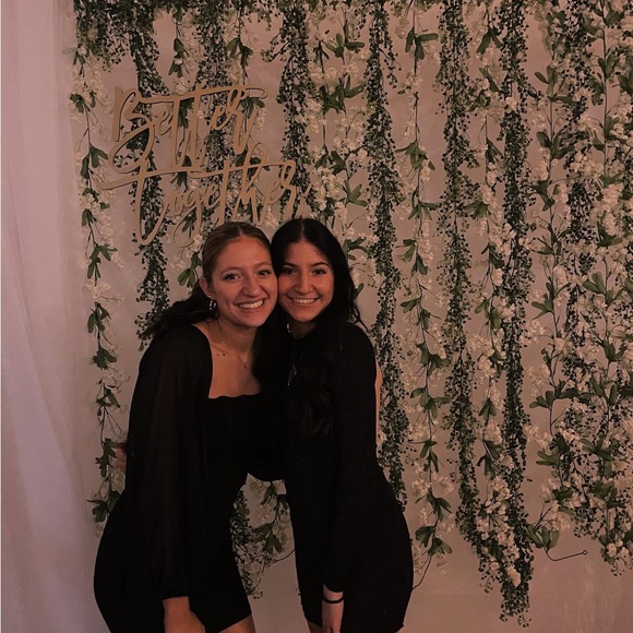 Profile Picture of Alysson Fleegle (@alysson_ursua) on Poshmark