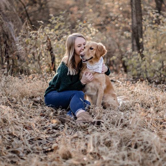 Profile Picture of Erin Larsen (@erinlarsen13) on Poshmark