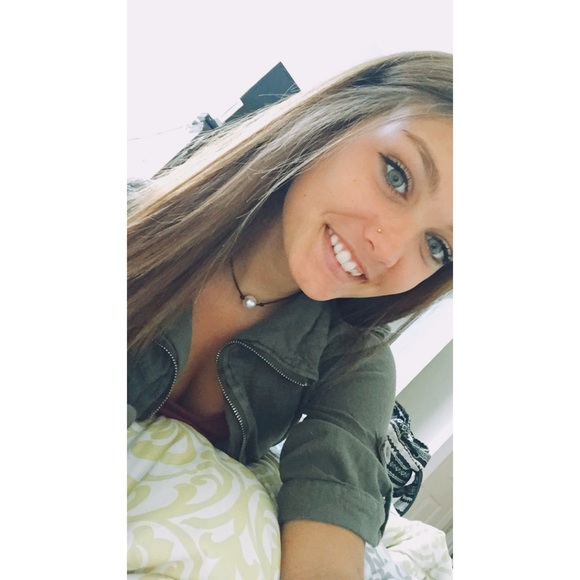 Profile Picture of Taylor Trout (@taynicole3) on Poshmark