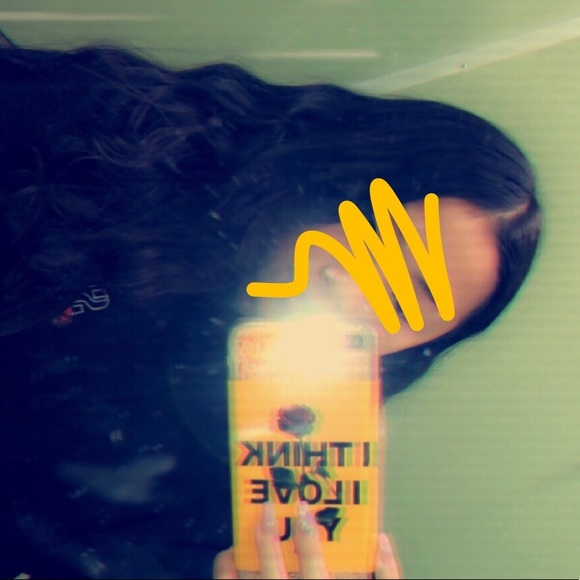 Profile Picture of Kris Nguyen (@br0kenhearts) on Poshmark