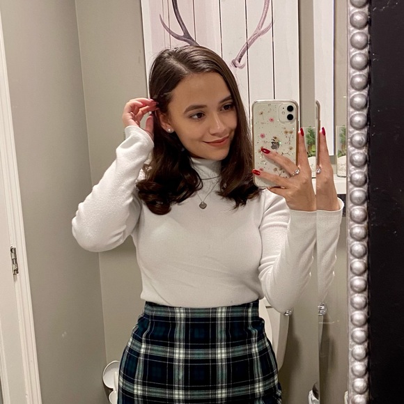 Profile Picture of Sabrina Lucchesi (@sabrinalucchesi) on Poshmark