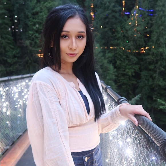 Profile Picture of Michelle Sobri (@msobri) on Poshmark