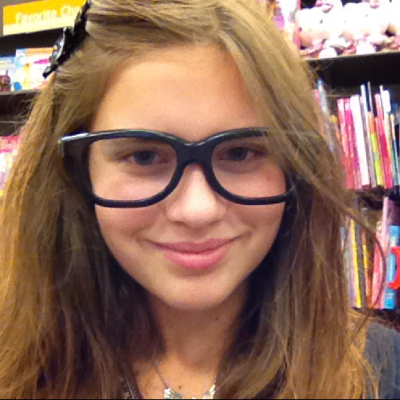 Profile Picture of Madison Sutton (@fakerabbit) on Poshmark