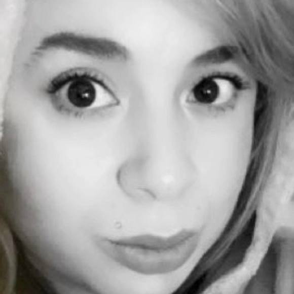 Profile Picture of Linette Pagan (@paganl) on Poshmark