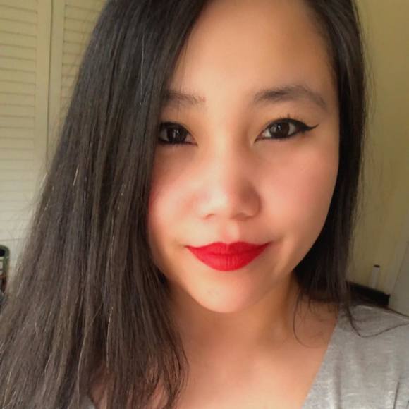 Profile Picture of Mo-mo Nguyen (@dreamingmomo) on Poshmark