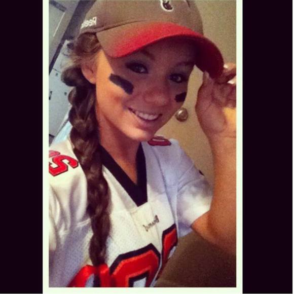 Brittany Saxman - Poshmark Profile Picture of Brittany Saxman (@brittanysaxman) on Poshmark