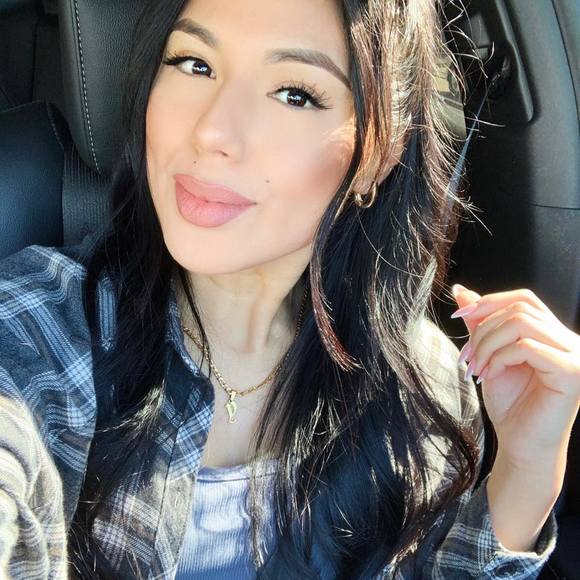 Profile Picture of Yecenia Diaz (@yeceniadiaz) on Poshmark