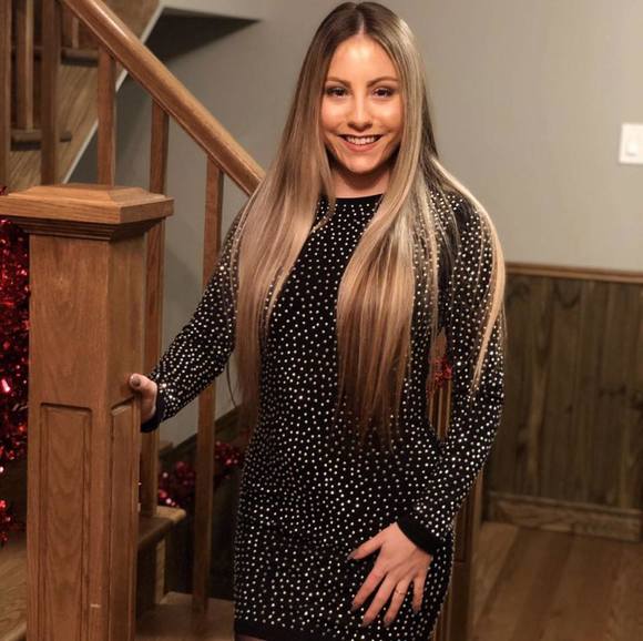 Profile Picture of Aryane Guay (@aryaneg98) on Poshmark