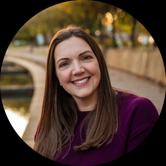 Profile Picture of Jamie Hahn (@heyjamo) on Poshmark