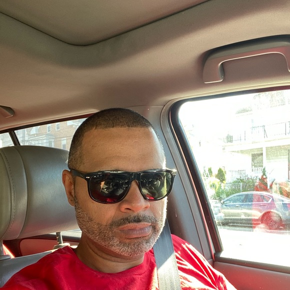 Profile Picture of Iriel Marmolejos (@irielmarmolejos) on Poshmark