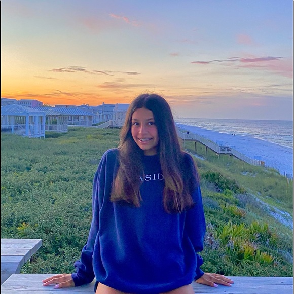 Profile Picture of Olivia Hale (@olivia_h78) on Poshmark