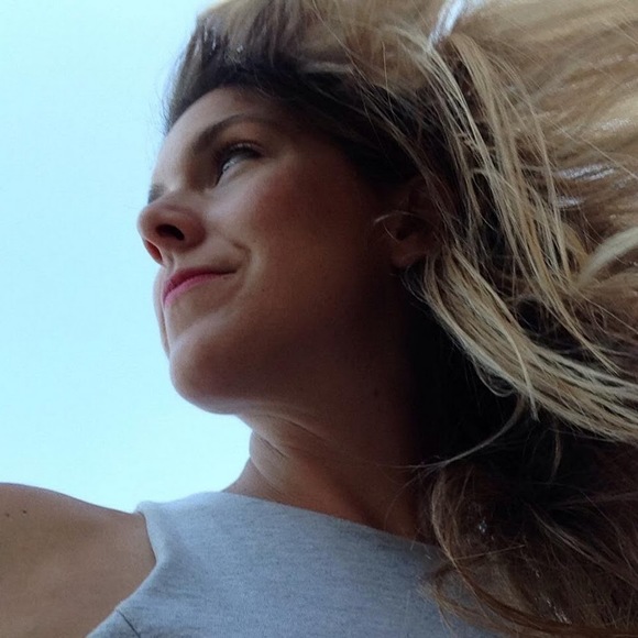 Profile Picture of Sarah Rostant (@sarahrostant) on Poshmark