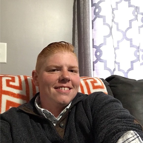 Profile Picture of Jess Debaere (@lilred5901) on Poshmark
