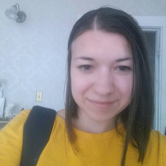 Profile Picture of Catherine Krabbenhoft (@redtiger505) on Poshmark