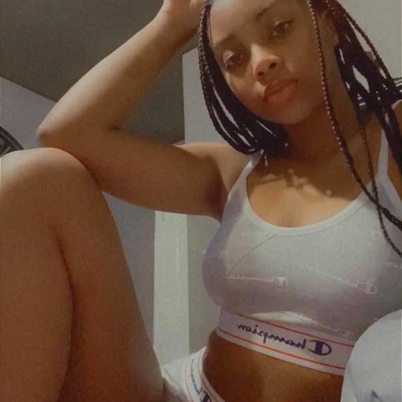 Profile Picture of Makeda Smith (@makedasmith) on Poshmark