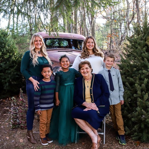 Profile Picture of Gina Costy (@gina3094) on Poshmark