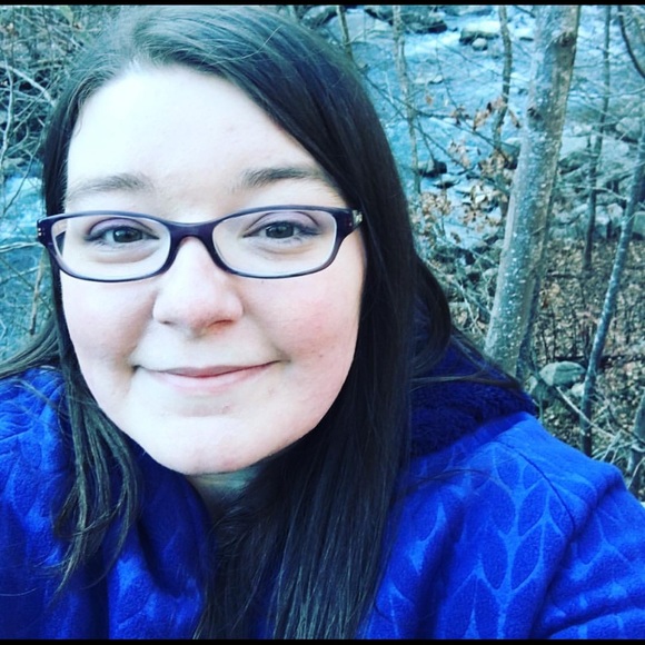 Profile Picture of Shauna Dotson (@dotsonshauna) on Poshmark