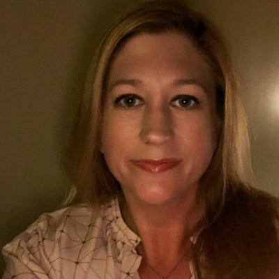 Profile Picture of LISA HELLER (@bellaopie) on Twitter