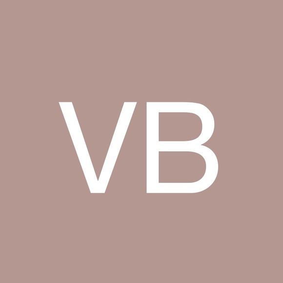 Profile Picture of Vanauker Boruff (@huacupiwr) on Poshmark