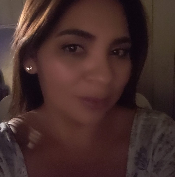 Profile Picture of Miriam Aviles (@miriamavilez11) on Poshmark