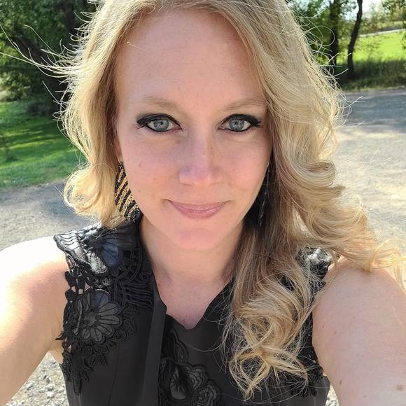 Profile Picture of Shawna Schmidt (@sschmi05) on Poshmark