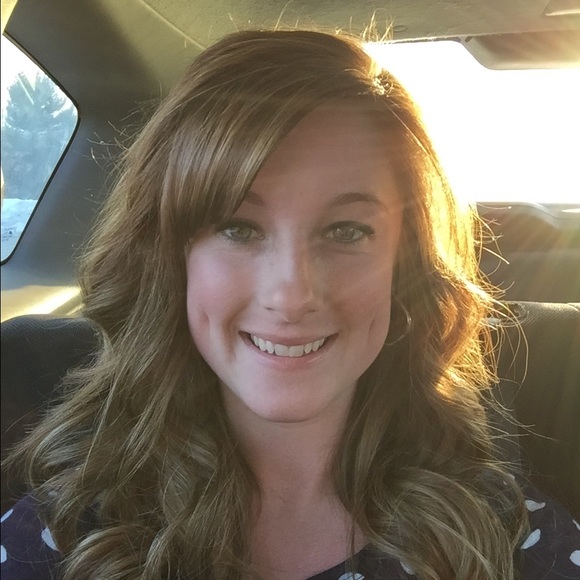 Profile Picture of Michelle Terpenning (@mterpenning) on Poshmark