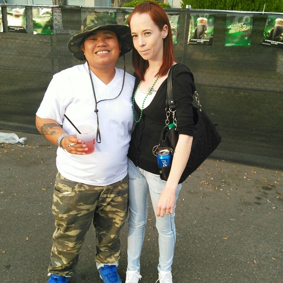 Profile Picture of Chenida Moeun (@chenida2o9) on Poshmark