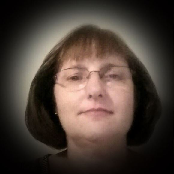 Profile Picture of Donna Steele smith (@dgdud) on Poshmark