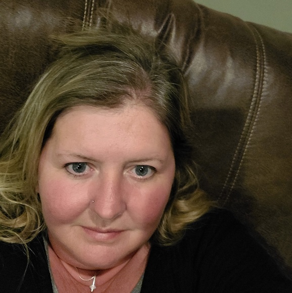 Profile Picture of Stephanie Thatcher (@stephaniethat) on Poshmark