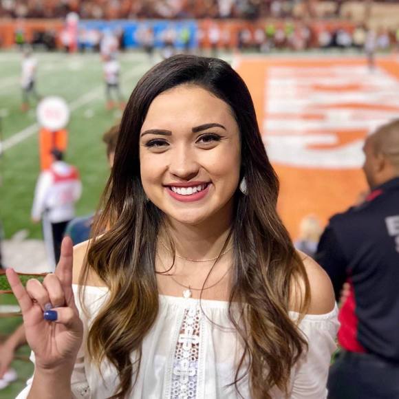 Profile Picture of Lindsey Dubbels (@lindseydubbs) on Poshmark