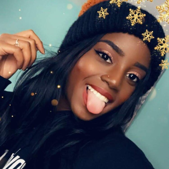 Profile Picture of Corinah Woeste (@corinahwoeste) on Poshmark