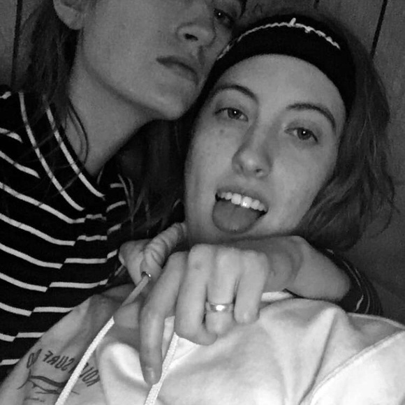 Chloe Dyleski - Poshmark Profile Picture of Chloe Dyleski (@chloeskii) on Poshmark