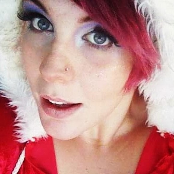 Profile Picture of Redd Fury (@alaskaa666) on Poshmark