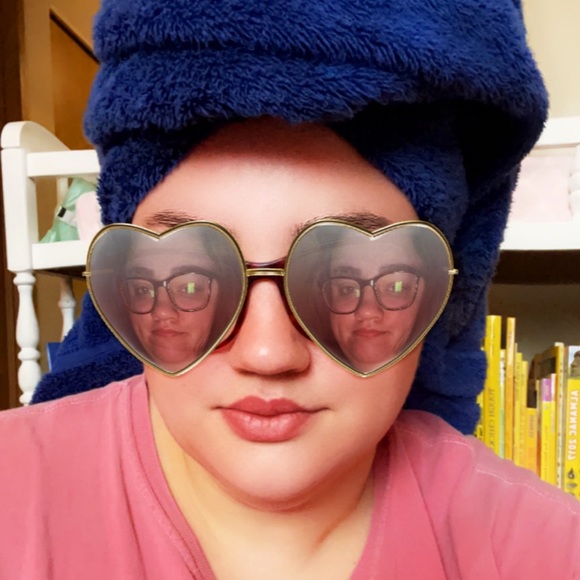 Profile Picture of Erica Bowles (@bowlieolies29) on Poshmark