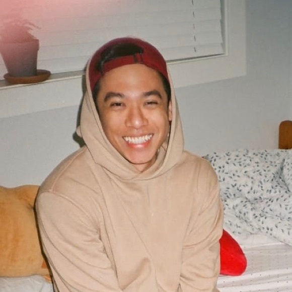 Gino Hernandez - Poshmark Profile Picture of Gino Hernandez (@_ginormous) on Poshmark