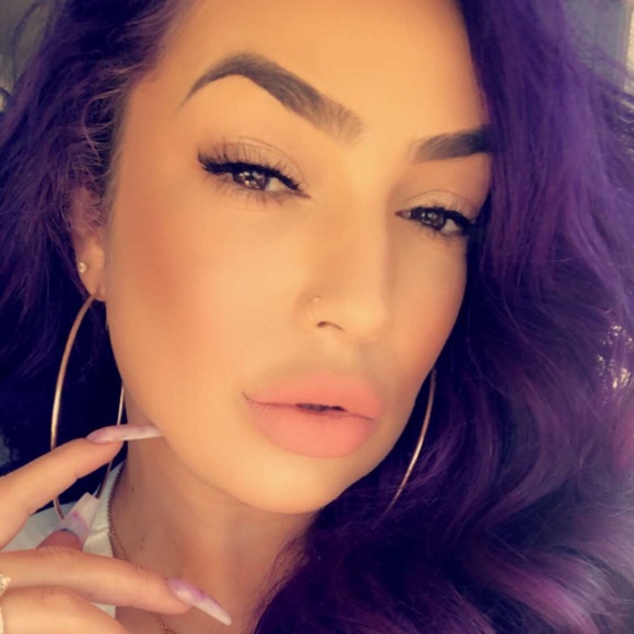 Profile Picture of Holly Bittleston (@hbittleston) on Poshmark