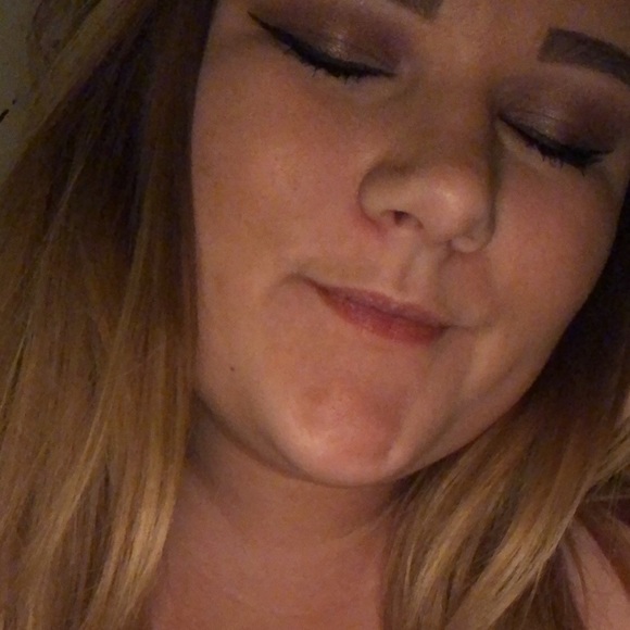 Profile Picture of Kylee Stevens (@kylee_stevens) on Poshmark