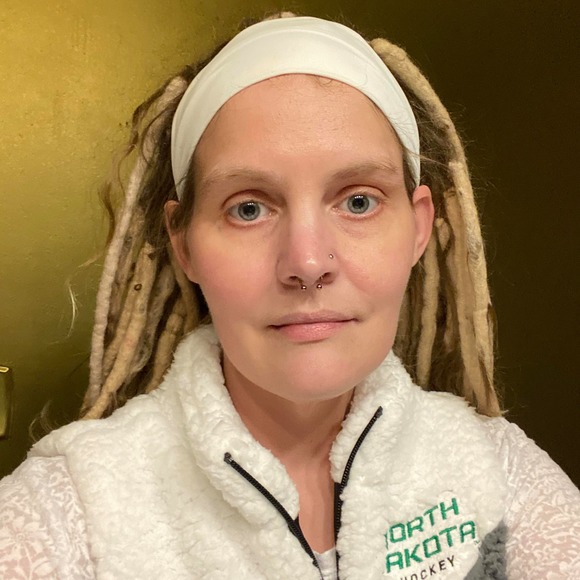 Shauna Holmen - Poshmark Profile Picture of Shauna Holmen (@sholmn) on Poshmark