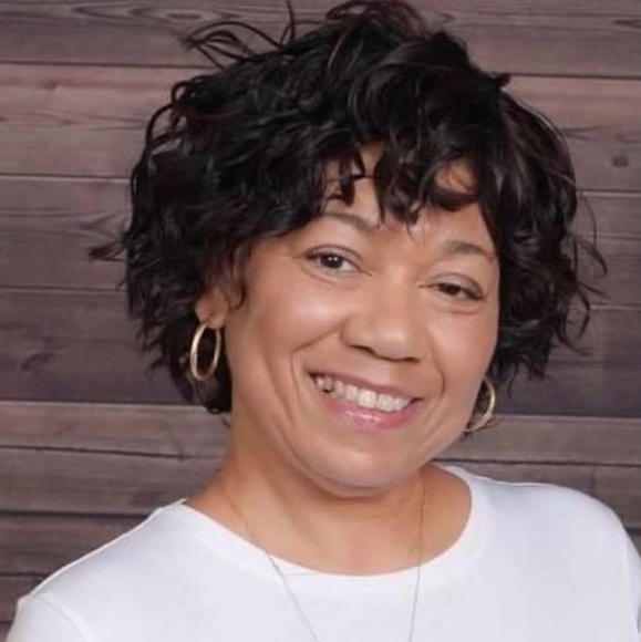 Sandra Bails - Poshmark Profile Picture of Sandra Bails (@sewgrl07) on Poshmark