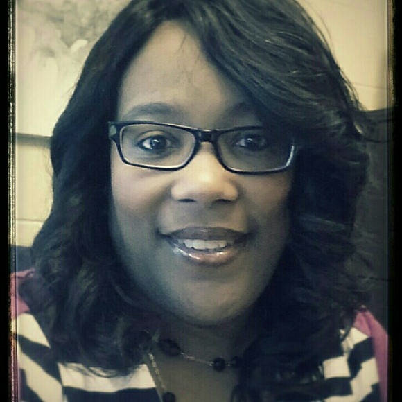 Profile Picture of Tamara Lloyd (@tamlloyd) on Poshmark