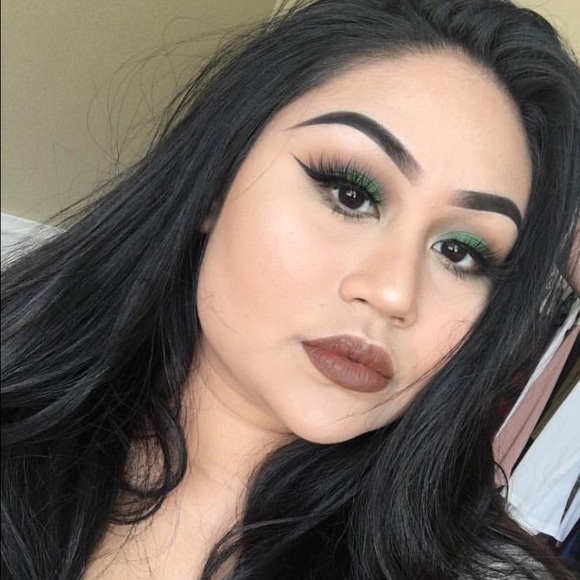 Profile Picture of Alexandra Pringle (@alexpringle808) on Poshmark