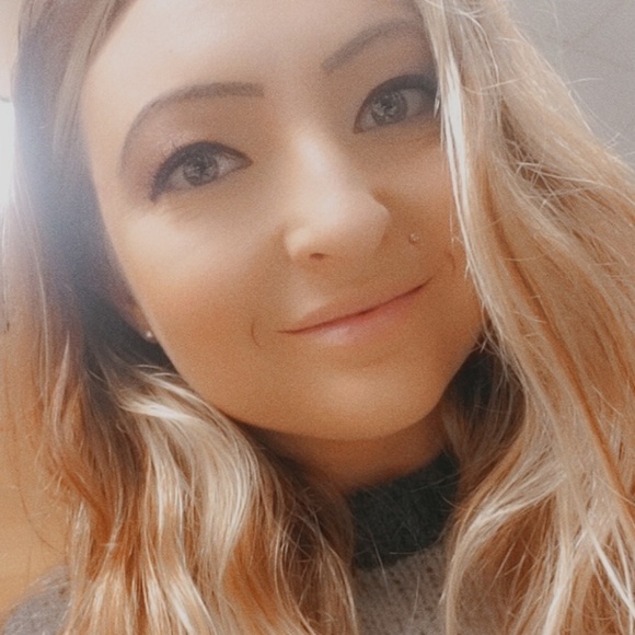 Profile Picture of Sam Hinkemeyer (@hink1121) on Poshmark