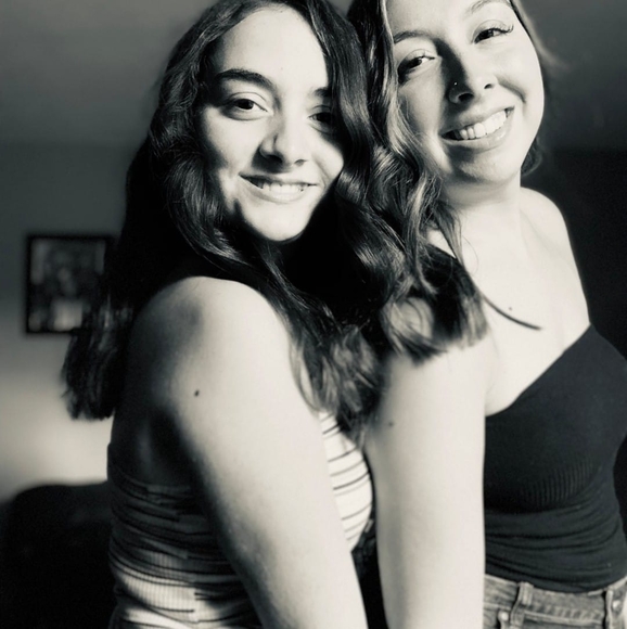 Profile Picture of Gabrielle Rellos (@gabriellerellos) on Poshmark