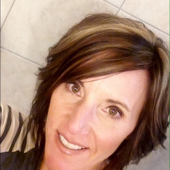 Profile Picture of Tonja Truitt (@truittt) on Poshmark