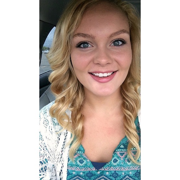 Profile Picture of Jordyn Dekker (@jdekker11) on Poshmark