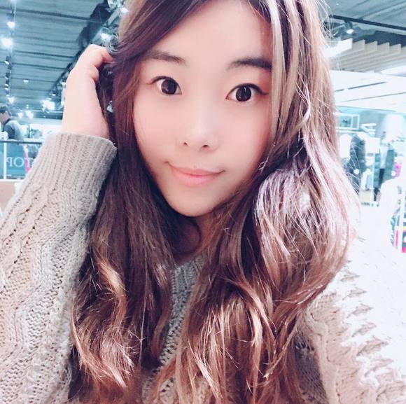 Profile Picture of Jiyeon Kwak (@lisa_kwak) on Poshmark