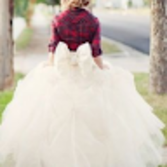 Profile Picture of Ashley Newhall (@ashleynewhall01) on Poshmark