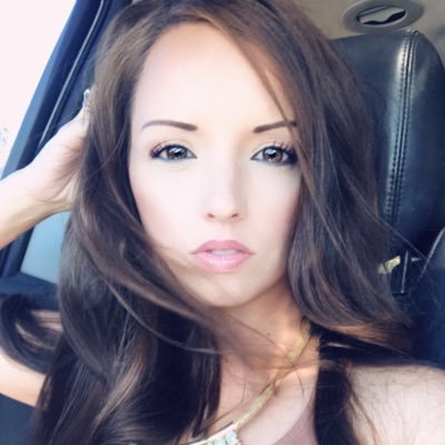 Profile Picture of Amy Mooney (@almostAnnaK) on Twitter